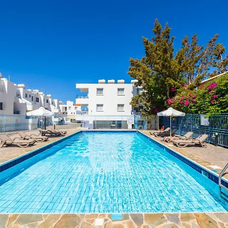 Apartment Pool View Lachi